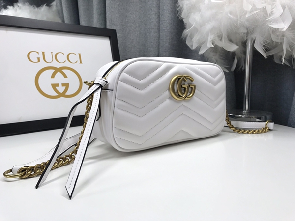 激安グッチバッグコピー背面デザイン